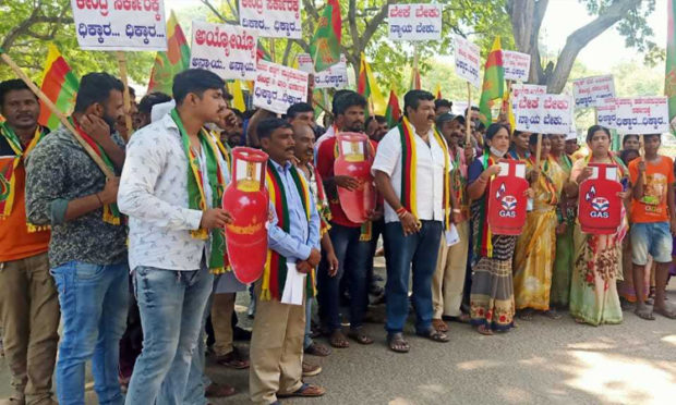 ಬೆಲೆ ಏರಿಕೆ ಖಂಡಿಸಿ ಪ್ರತಿಭಟನೆ