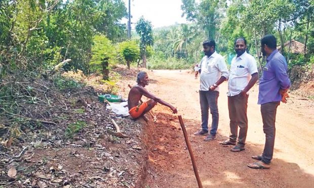 ಕಾಂಕ್ರೀಟ್‌ ರಸ್ತೆ: ಗ್ರಾ.ಪಂ. ಚಿಂತನೆ : ಉದಯವಾಣಿ ಗುರುತಿಸಿದ ಏಕಾಂಗಿ ಸಾಹಸಿಗೆ ಪ್ರಶಂಸೆ