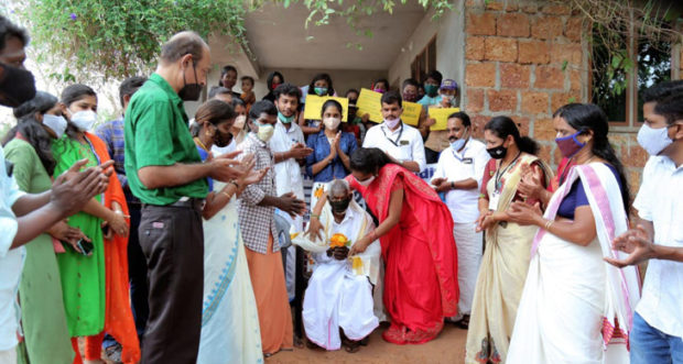 ಕಾಸರಗೋಡು: ಮತದಾನದ ಜಾಗೃತಿ ಮೂಡಿಸುತ್ತಿರುವ ಶತಾಯುಷಿ