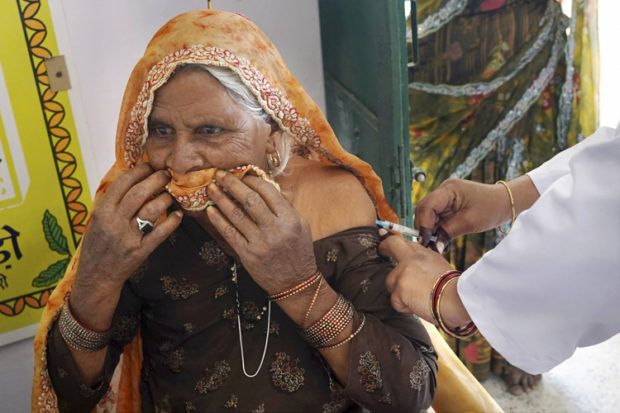 ಲಸಿಕೆಗೆ ಹಿರಿಯರೇ ಮುಂದು : 10 ಲಕ್ಷ ದಾಟಿದ ಲಸಿಕೆ ಸ್ವೀಕರಿಸಿದವರ ಸಂಖ್ಯೆ