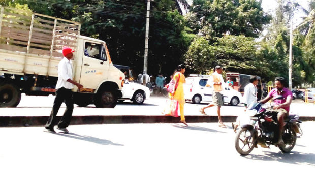 There is no alternative for pedestrians to cross the highway