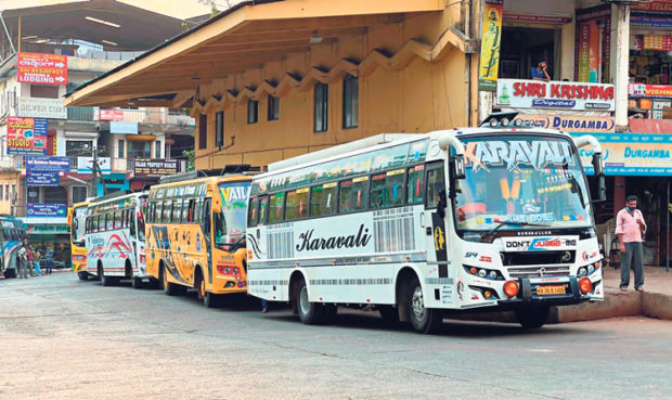 ಸಾರಿಗೆ ಸವ್ವಾ ಸೇರು : ತಿಂಗಳಾದರೂ ಖಾಸಗಿ ಬಸ್‌ ಓಡಿಸಲು ಸರಕಾರ ಸಿದ್ಧತೆ