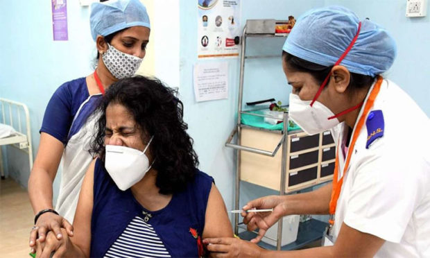 Pregnant women, senior citizens can walk-in to take COVID-19 jabs in Mumbai