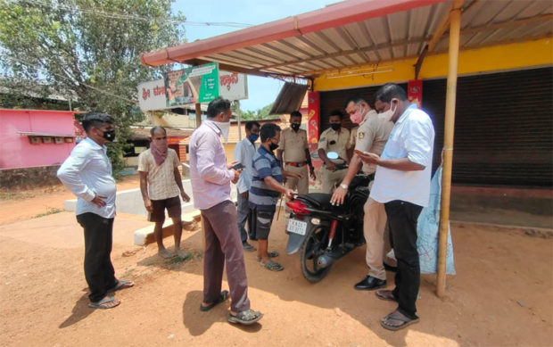 ಕಠಿನ ಲಾಕ್‌ಡೌನ್‌ : ಪಡಿತರ ತರಲು ಗ್ರಾಮಾಂತರ ಭಾಗದ ಜನರ ಪ್ರಯಾಸ