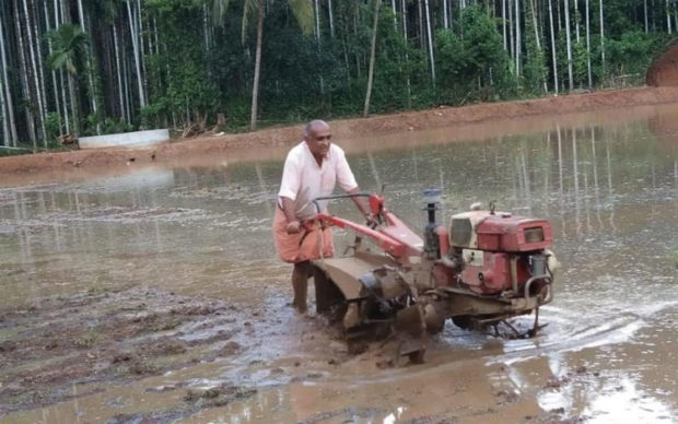 ಉನ್ನತ ಹುದ್ದೆಯಲ್ಲಿದ್ದರೂ ಬೇಸಾಯದಲ್ಲಿ ಸಕ್ರಿಯ: ಕೆ.ಎಂ.ನಟರಾಜ್ ಕೆಲಸಕ್ಕೆ ಭಾರಿ ಮೆಚ್ಚುಗೆ