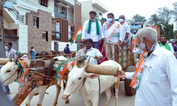 ಅಗತ್ಯವಸ್ತುಗಳ ಬೆಲೆ ಏರಿಕೆ ವಿರೋಧಿಸಿ ಕೈ ಕಾರ್ಯಕರ್ತರ ಪ್ರತಿಭಟನೆ