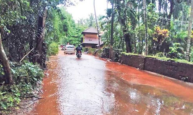 ಹಳೆಯಂಗಡಿ-ಪಕ್ಷಿಕೆರೆ ರಸ್ತೆ ಚರಂಡಿ: ಮುಗಿಯದ ಗೋಳು!