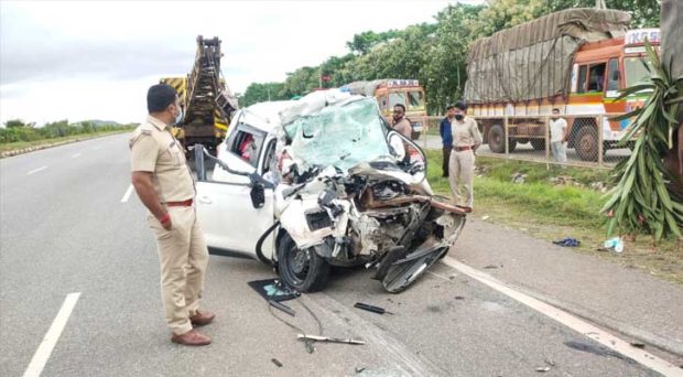 ಚಿತ್ರದುರ್ಗ: ನಿಂತಿದ್ದ ಲಾರಿಗೆ ಕಾರು ಢಿಕ್ಕಿ; ರಾಜಸ್ಥಾನ ಮೂಲದ ಮೂವರ ಸಾವು