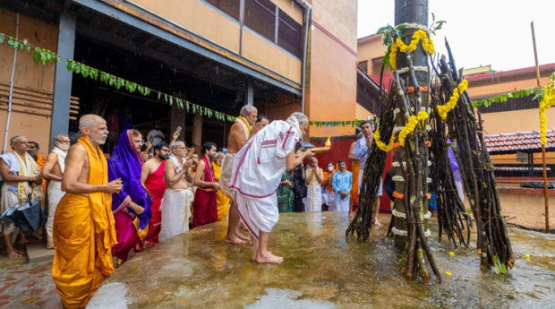 ಕೃಷ್ಣಾಪುರ ಮಠ ಪರ್ಯಾಯದ ಕಟ್ಟಿಗೆ ಮುಹೂರ್ತ