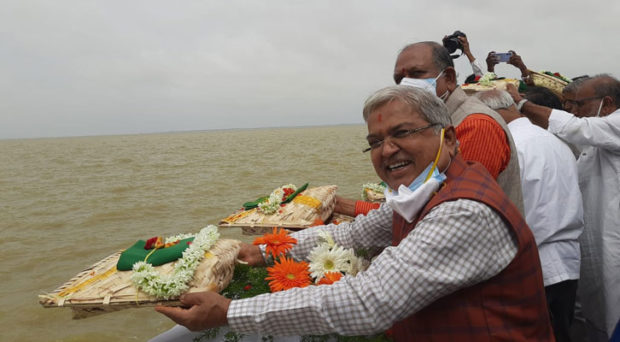 ಬಾಗಿನ ಅರ್ಪಣೆ ಕಾರ್ಯಕ್ರಮದಲ್ಲಿ ಆನಂದ್ ಸಿಂಗ್ ಗೆ ಟಾಂಗ್ ನೀಡಿದ ಗೋವಿಂದ ಕಾರಜೋಳ