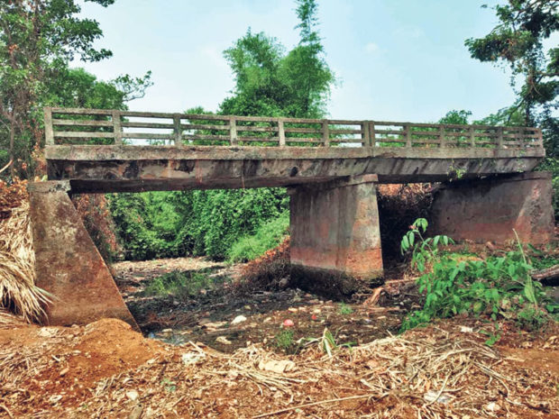 ಸಂಪರ್ಕ ರಸ್ತೆಯಿಲ್ಲದೆ ಬಳ‌ಕೆಯಾಗದ ಸೇತುವೆ