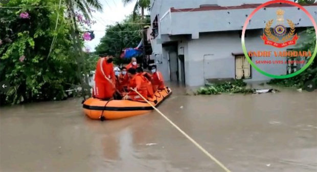 ಗುಜರಾತ್ ನಲ್ಲಿ ಭಾರೀ ಮಳೆ; ರಾಜ್ ಕೋಟ್, ಜಾಮ್ ನಗರದಲ್ಲಿ ಪ್ರವಾಹ, IAF ಕಾರ್ಯಾಚರಣೆ