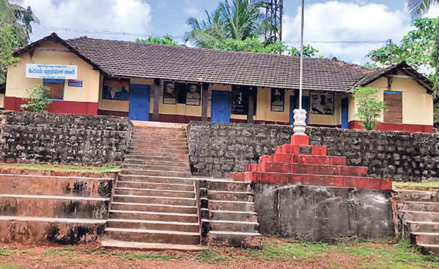 ಜೋಪಡಿಯಲ್ಲಿ ಅರಳಿದ ಶಾಲೆಗೆ ಬೇಕಿದೆ ಆದ್ಯತೆ