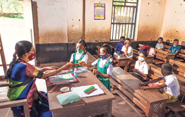 ಕರಾವಳಿಯ ಶಾಲೆಗಳಲ್ಲಿ ಮರುಕಳಿಸಿದ ಸಂಭ್ರಮ