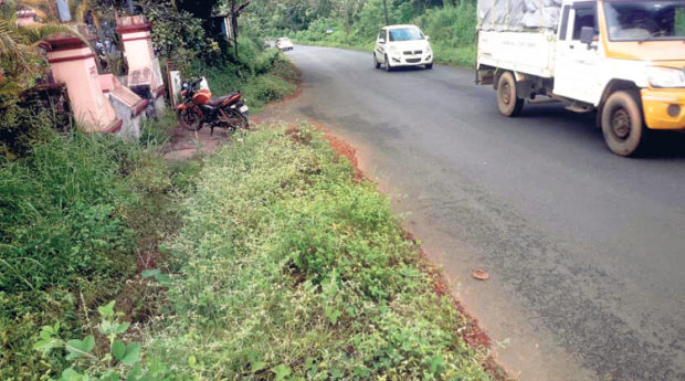 ಚರಂಡಿ ಕಾಮಗಾರಿ ಮಣ್ಣು ರಸ್ತೆಗೆ; ಸಂಚಾರ ಸಮಸ್ಯೆ