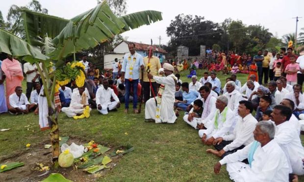 ಆರದವಳ್ಳಿ ಗ್ರಾಮದಲ್ಲಿ ಅಂಬು ಹೊಡೆಯುವ ಆಚರಣೆ