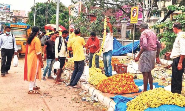 ಮನೆ, ವಸತಿ ಸಮುಚ್ಚಯಗಳಲ್ಲಿ ಹಬ್ಬದ ಕಳೆ