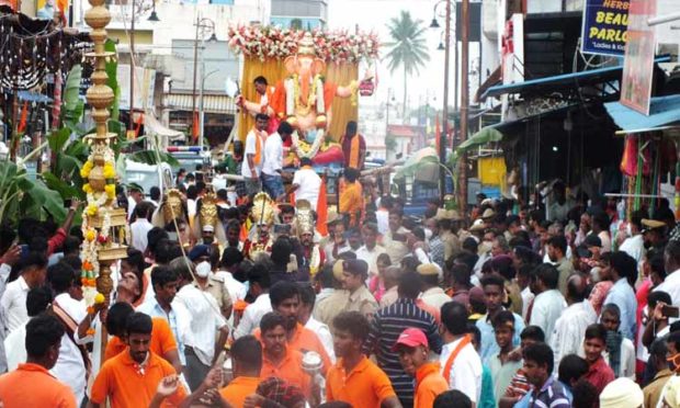 ಮೆರವಣಿಗೆ ಗಣೇಶನ ವಿಸರ್ಜನೆ.