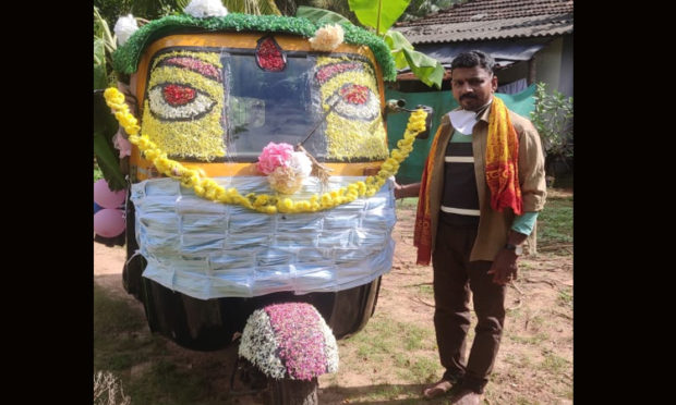 ರಿಕ್ಷಾ ಚಾಲಕನ ವಿಶೇಷ ದೀಪಾವಳಿ ಸಂಭ್ರಮಾಚಾರಣೆ