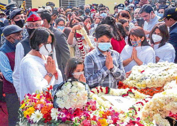 ಗ್ರೂಪ್‌ ಕ್ಯಾಪ್ಟನ್‌ ವರುಣ್‌ ಸಿಂಗ್‌ಗೆ ಕಣ್ಣೀರ ವಿದಾಯ