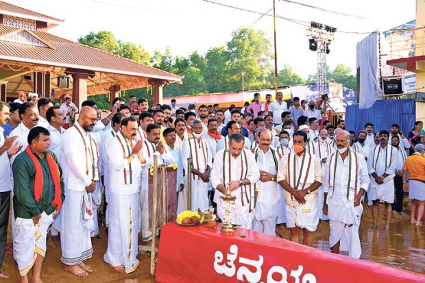 ಮೂಡುಬಿದಿರೆ: ಕೋಟಿ ಚೆನ್ನಯ ಕಂಬಳಕ್ಕೆ ಚಾಲನೆ