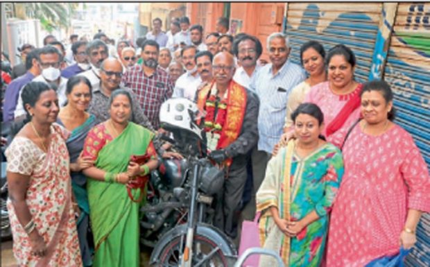 ಬೈಕ್‌ನಲ್ಲಿ ಸುವರ್ಣ ಚತುಷ್ಪಥ ಮಾರ್ಗ ಸಂಚಾರ