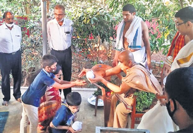 ಅದಮಾರು ಶ್ರೀಗಳಿಂದ ಸುಖಕಷ್ಟ ವಿಚಾರಣೆ