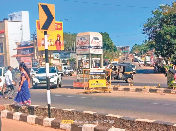 ಪಡುಬಿದ್ರಿ-ಕಾರ್ಕಳ ಜಂಕ್ಷನ್‌ನಲ್ಲಿ ಅಪಘಾತದ ಟೆನ್ಶನ್‌