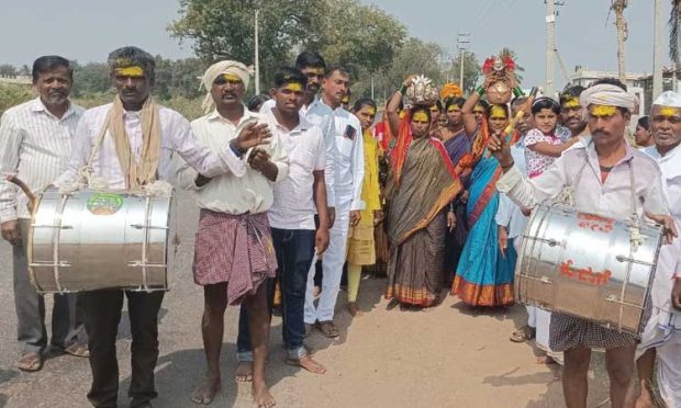 ನಾಲತವಾಡ: ರೇಣುಕಾ ಎಲ್ಲಮ್ಮನ ಗುಡಿಯಲ್ಲಿ ಹಡಲಿಗೆ ಕಾರ್ಯ