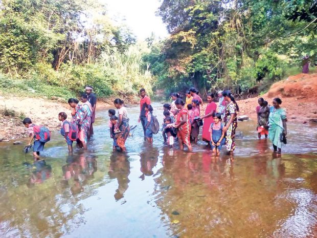 ಪಂಜಳ: ತೋಡಿಗೆ ಸೇತುವೆ ಇಲ್ಲದೆ ಸಮಸ್ಯೆ