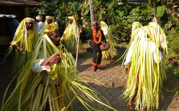 ಊರಿನ ಮಾರಿ ಓಡಿಸುವ ದ್ವೈ ವಾರ್ಷಿಕ ಆಚರಣೆ ಕಂಗೀಲು ಸೇವೆ