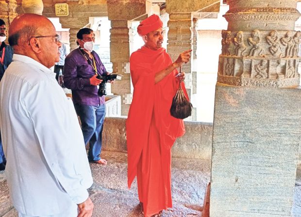 ರಾಜ್ಯಪಾಲ ಗೆಹ್ಲೋಟ್ ರಿಂದ ಸಾವಿರಕಂಬದ ಬಸದಿ ವೀಕ್ಷಣೆ