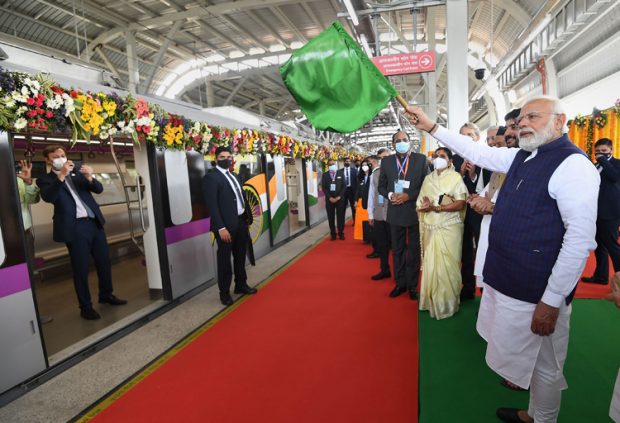 ಪುಣೆ ಮೆಟ್ರೋ ರೈಲು ನಿಲ್ದಾಣ ಲೋಕಾರ್ಪಣೆ : ಟಿಕೆಟ್‌ ಖರೀದಿಸಿ ಪ್ರಧಾನಿ ಪ್ರಯಾಣ