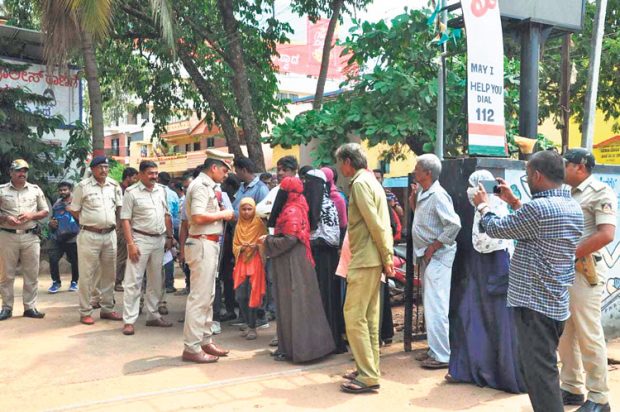 ಗಲಭೆಗೆ ರಾಜಕೀಯ ಬಣ್ಣ; ಹುಬ್ಬಳ್ಳಿ ಘಟನೆ: ಕಾಂಗ್ರೆಸ್‌-ಬಿಜೆಪಿ ನಾಯಕರ ವಾಕ್ಸಮರ