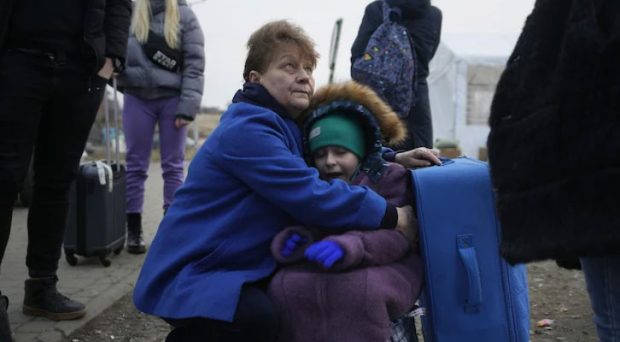 Ukrainian girls cut their hair short to avoid Russian soldiers