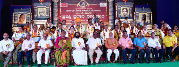 ಮಂಗಳೂರಿನ ಸರೋಜಿನಿ ಶೆಟ್ಟಿ, ಉಡುಪಿಯ ಚಂದ್ರಹಾಸ ಸುವರ್ಣ ಅವರಿಗೆ ರಂಗ ಪ್ರಶಸ್ತಿ