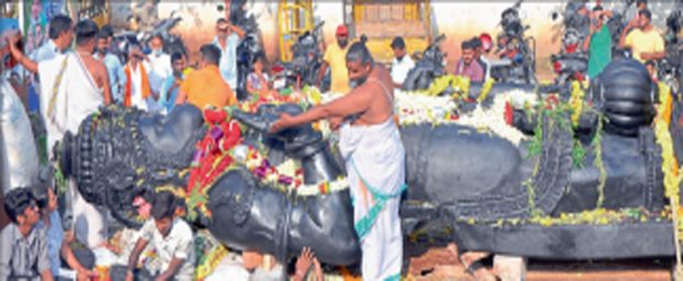 30 ಅಡಿ ಎತ್ತರದ ಆಂಜನೇಯಸ್ವಾಮಿ ಮೆರವಣಿಗೆ