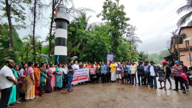 ಕಾಪು : ಪೊಲಿಪುವಿನಲ್ಲಿ ಕಡಲ್ಕೊರೆತ ಭೀತಿ, ಕಾಮಗಾರಿ ವಿಳಂಬ ಖಂಡಿಸಿ ಸ್ಥಳೀಯರಿಂದ ಪ್ರತಿಭಟನೆ