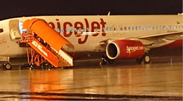 SpiceJet aircraft caught in Kalbaishakhi while landing