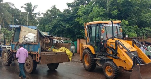 ಶಿವಮೊಗ್ಗ :ಅಧಿಕಾರಿಗಳಿಂದ ಬೀದಿ ಬದಿ ಅಂಗಡಿಗಳ ತೆರವು :ಆತ್ಮಹತ್ಯೆಗೆ ಯತ್ನಿಸಿದ ವ್ಯಾಪಾರಸ್ಥ