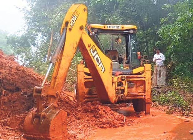 ಕರಾವಳಿಯಲ್ಲಿ ತಗ್ಗಿದ ಮಳೆಯ ಬಿರುಸು; ಆಗುಂಬೆ: ಲಘು ವಾಹನಕ್ಕೆ ಮುಕ್ತ