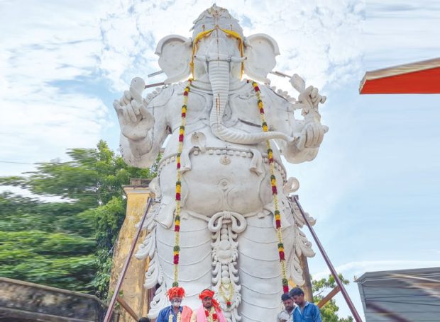 ಅಂಜೂರ ಮರದಿಂದ 32 ಅಡಿ ಗಣೇಶನ ಮೂರ್ತಿ ತಯಾರು