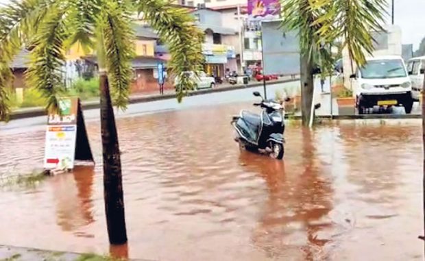 ಉಡುಪಿಯಲ್ಲಿ ಧಾರಾಕಾರ ಮಳೆ; ದಕ್ಷಿಣ ಕನ್ನಡ: ಉತ್ತಮ ಮಳೆ