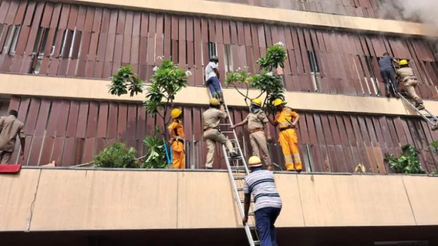 ಲಕ್ನೋ : ಹೋಟೆಲ್ ನಲ್ಲಿ ಬೆಂಕಿ ಅವಘಡ : ಇಬ್ಬರು ಸಾವು, ಹತ್ತು ಮಂದಿಗೆ ಗಾಯ