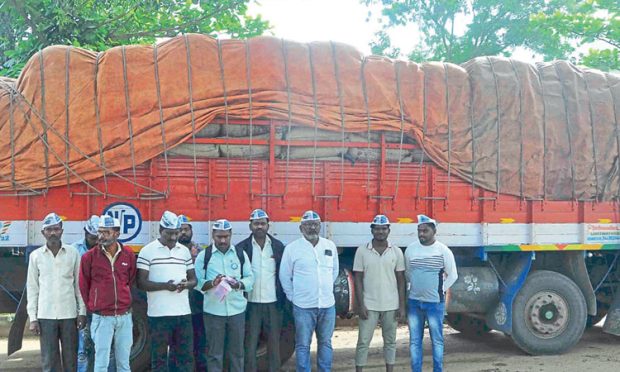 300 ಚೀಲ ಅಕ್ರಮ ರಾಗಿ ಸಾಗಿಸುತ್ತಿದ್ದ ಲಾರಿ ವಶ