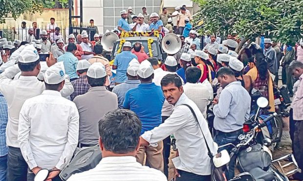 ಹಳೇ ಪಿಂಚಣಿ ಯೋಜನೆ ಮತ್ತೆ ಜಾರಿಗೆ ತರಲೇಬೇಕು