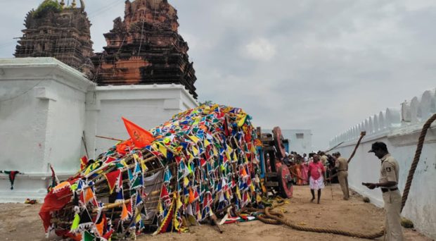 ಚೆನ್ನಪ್ಪನಪುರ ವೀರಭದ್ರೇಶ್ವರ ರಥೋತ್ಸವದಲ್ಲಿ ಚಕ್ರ ಮುರಿದು, ಉರುಳಿ ಬಿದ್ದ ರಥ