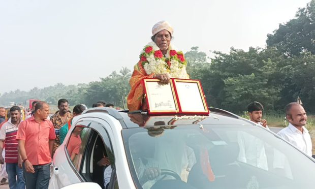 ಮೂಳೂರು: ರಾಜ್ಯೋತ್ಸವ ಪ್ರಶಸ್ತಿ ಪುರಸ್ಕೃತ ಗುಡ್ಡ ಪಾಣಾರ ಅವರಿಗೆ ಅದ್ದೂರಿಯ ಸ್ವಾಗತ