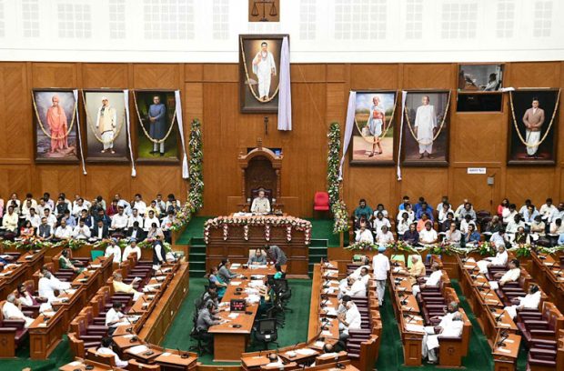 ಕಳೆದ ಅಧಿವೇಶನದ ಬಿಲ್‌ ಬಾಕಿ; ಕಾಂಗ್ರೆಸ್‌ ತರಾಟೆ