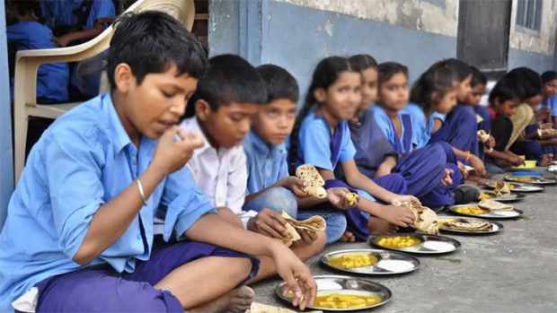 ಪಶ್ಚಿಮ ಬಂಗಾಳದ ಸರ್ಕಾರ ಶಾಲೆಗಳಲ್ಲಿನ್ನು ಕೋಳಿ ಊಟ!